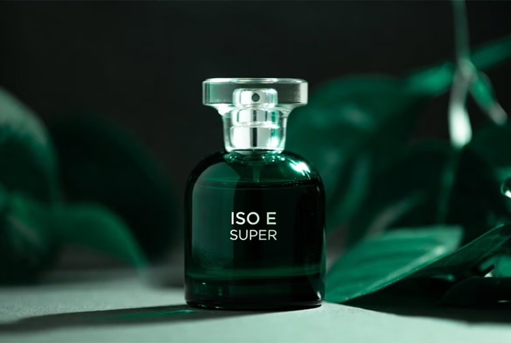 ISO E Super: The Secret Molecule Behind Modern Perfumes