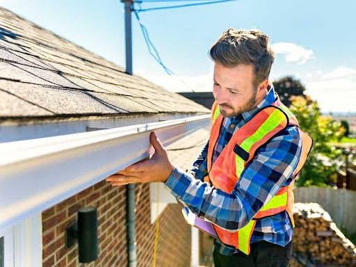 A Detailed Guide to Gutter Repair Solutions: Common Causes of Damage, Professional Fixes, and Ways to Extend Gutter Lifespan