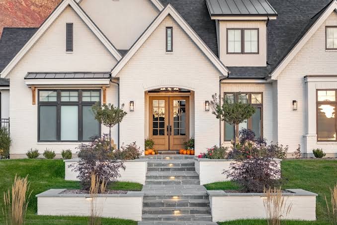 The Ultimate Guide to Choosing a Custom Home Builder for Creating Your Dream Living Space